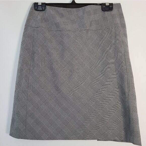 Italian-Made Glen Plaid Skirt – Size 28 Waist - Picture 2 of 7